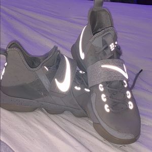 Nike zoom basketball shoes